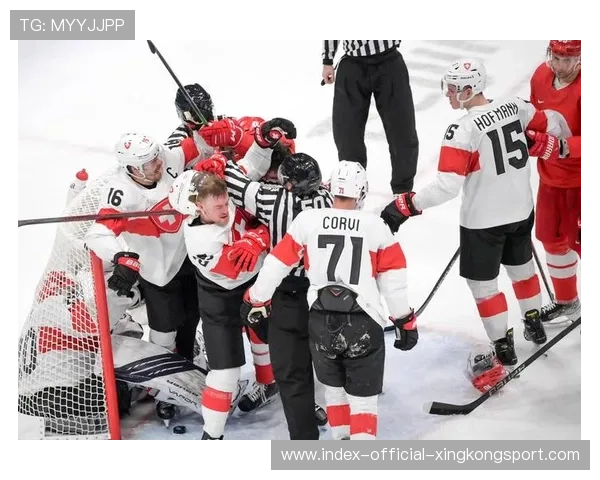 俄罗斯冰球联赛：门将连扑四球成英雄